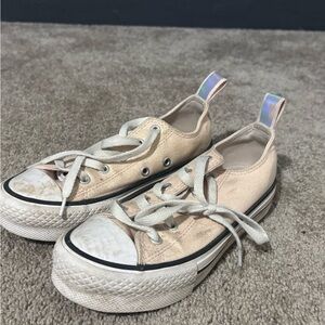 Converse Kids Low-Top Sneakers in Light Beige with Iridescent Heel